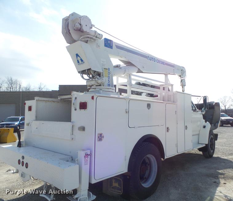 image for item DC7358 1995 Ford F800 service truck with crane