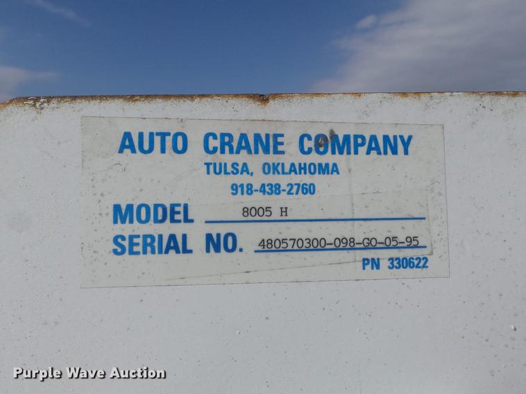 image for item DC7358 1995 Ford F800 service truck with crane
