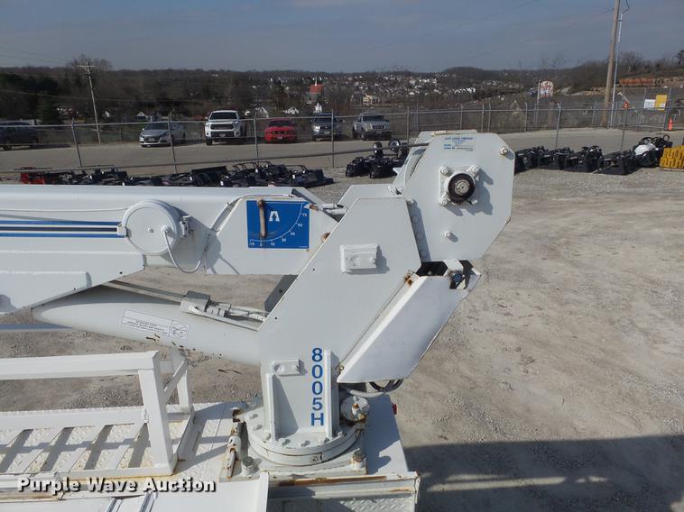 image for item DC7358 1995 Ford F800 service truck with crane