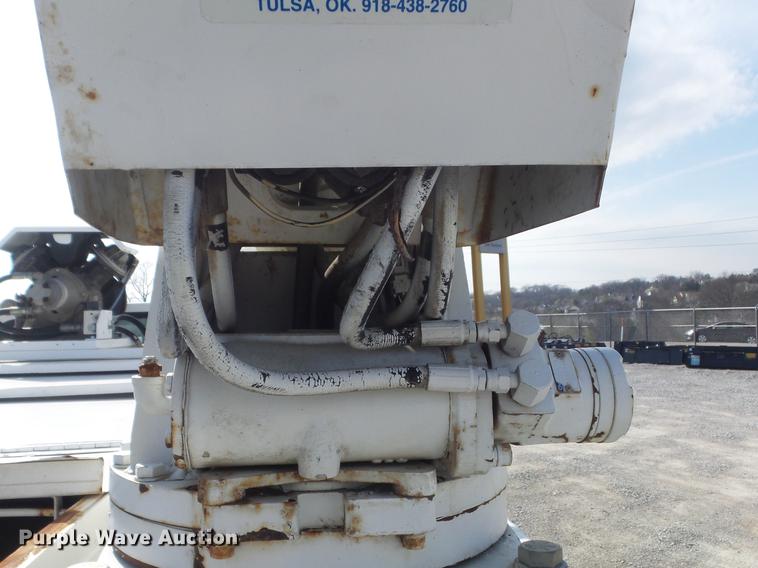 image for item DC7358 1995 Ford F800 service truck with crane