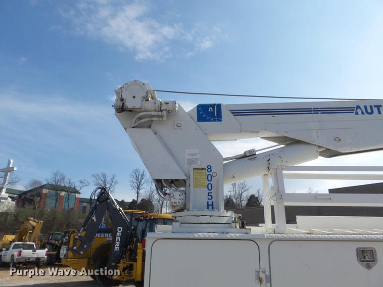 image for item DC7358 1995 Ford F800 service truck with crane