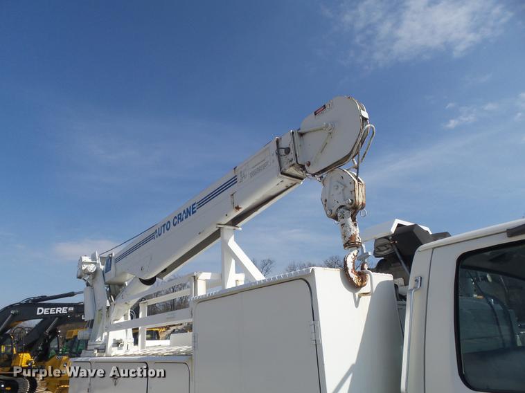 image for item DC7358 1995 Ford F800 service truck with crane