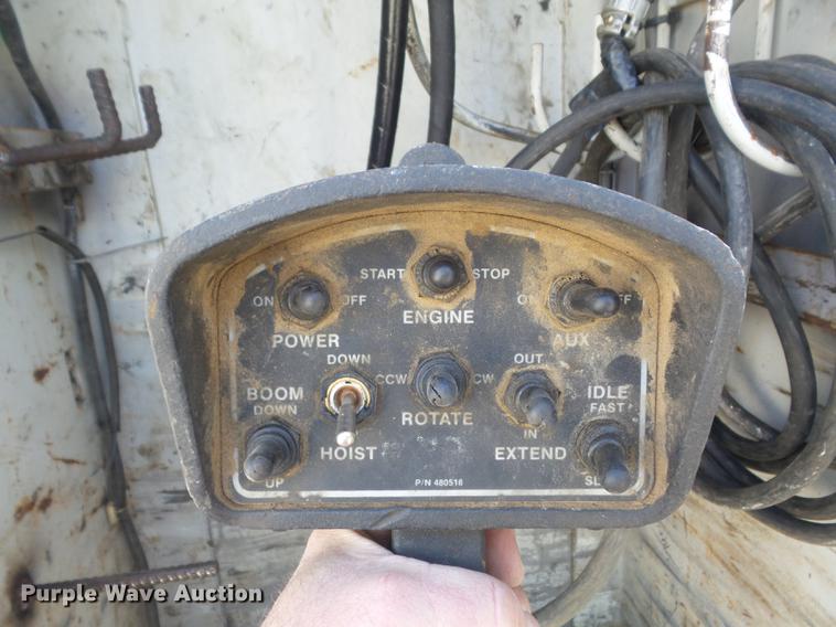 image for item DC7358 1995 Ford F800 service truck with crane