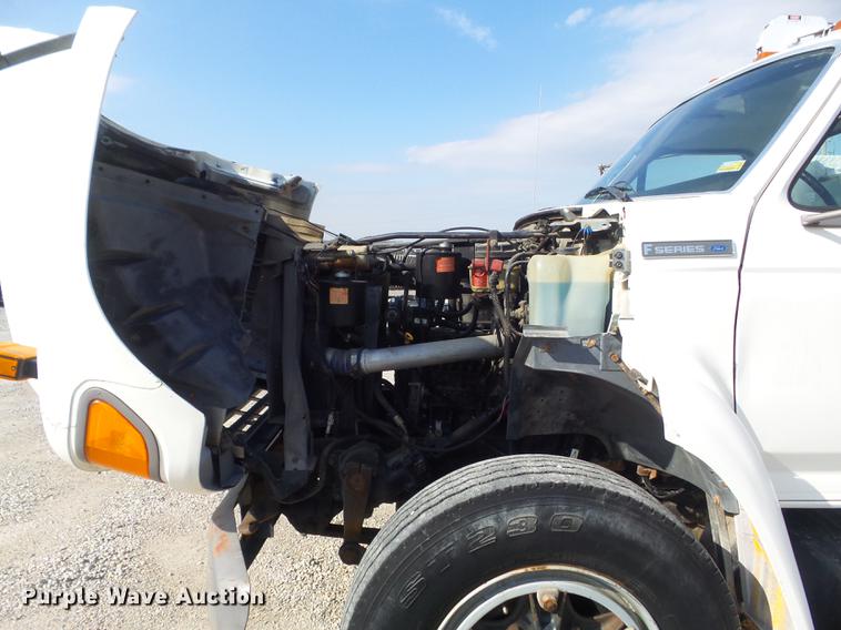 image for item DC7358 1995 Ford F800 service truck with crane