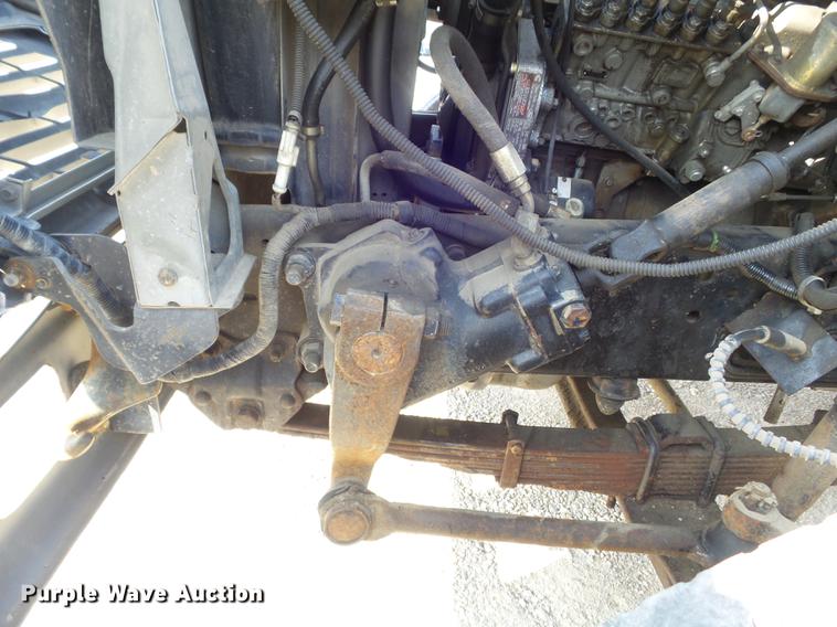 image for item DC7358 1995 Ford F800 service truck with crane