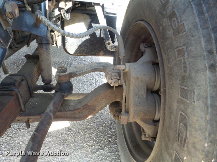 image for item DC7358 1995 Ford F800 service truck with crane