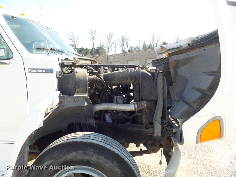 image for item DC7358 1995 Ford F800 service truck with crane