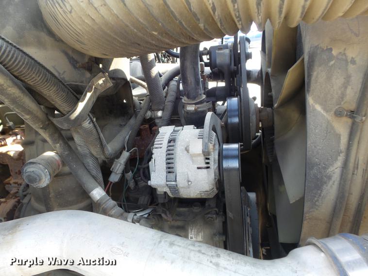 image for item DC7358 1995 Ford F800 service truck with crane