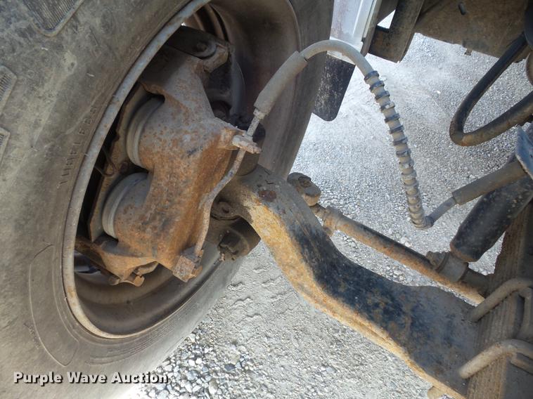 image for item DC7358 1995 Ford F800 service truck with crane