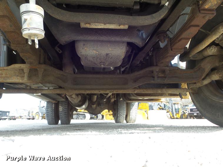 image for item DC7358 1995 Ford F800 service truck with crane