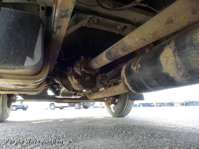 image for item DC7358 1995 Ford F800 service truck with crane