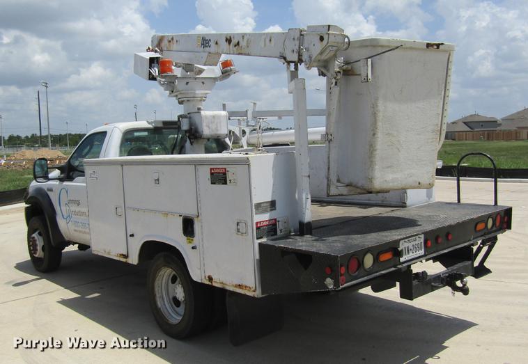 image for item DC7906 2006 Ford F450 XL Super Duty bucket truck