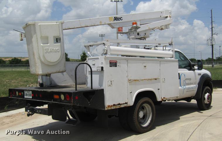 image for item DC7906 2006 Ford F450 XL Super Duty bucket truck