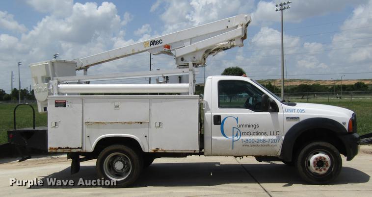 image for item DC7906 2006 Ford F450 XL Super Duty bucket truck