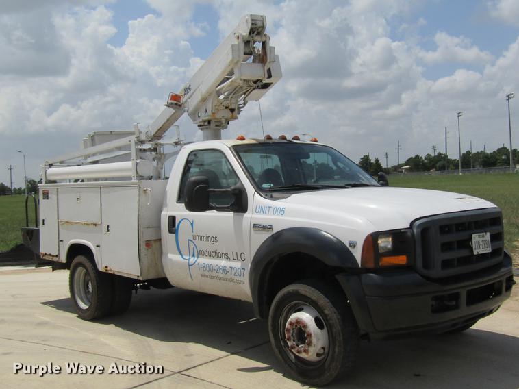 image for item DC7906 2006 Ford F450 XL Super Duty bucket truck