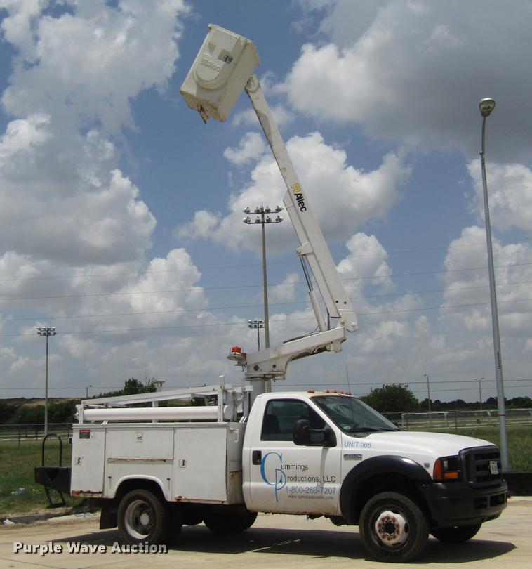 image for item DC7906 2006 Ford F450 XL Super Duty bucket truck