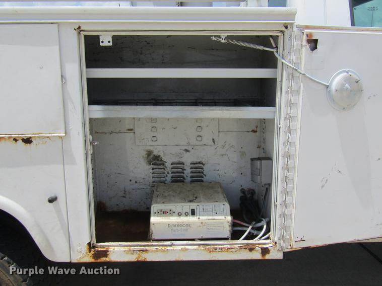 image for item DC7906 2006 Ford F450 XL Super Duty bucket truck