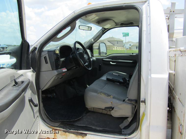 image for item DC7906 2006 Ford F450 XL Super Duty bucket truck