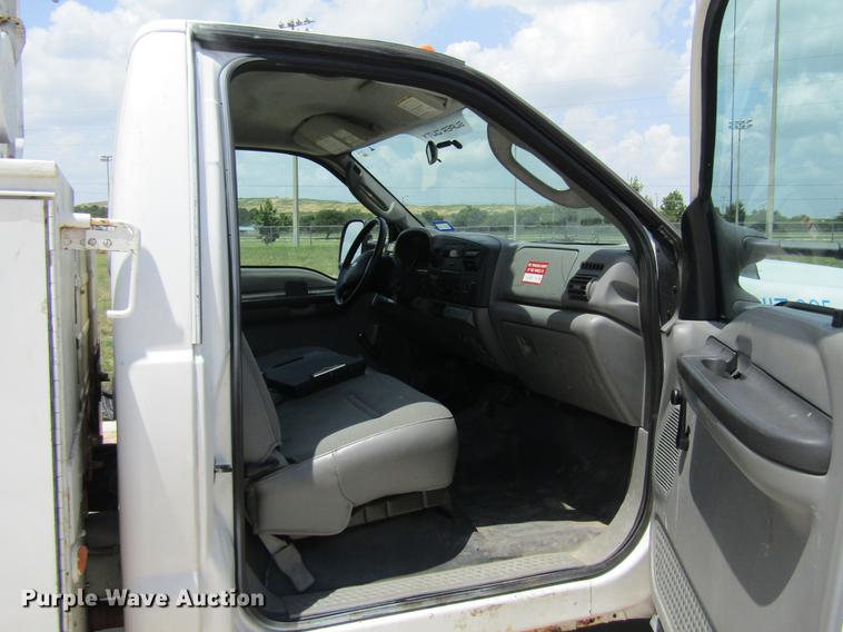 image for item DC7906 2006 Ford F450 XL Super Duty bucket truck