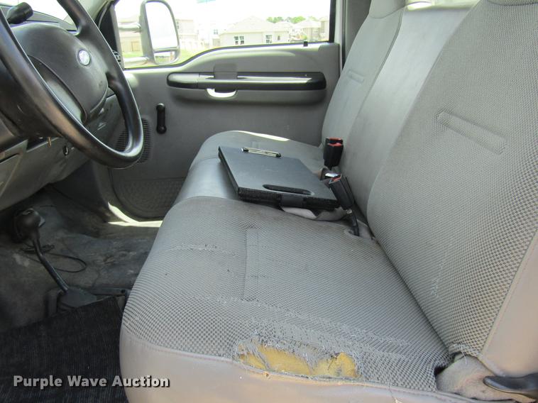 image for item DC7906 2006 Ford F450 XL Super Duty bucket truck