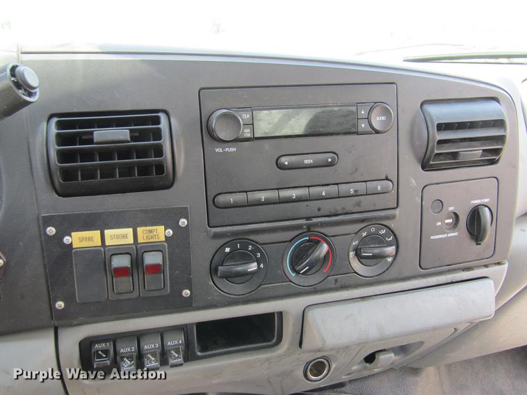 image for item DC7906 2006 Ford F450 XL Super Duty bucket truck