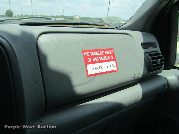 image for item DC7906 2006 Ford F450 XL Super Duty bucket truck