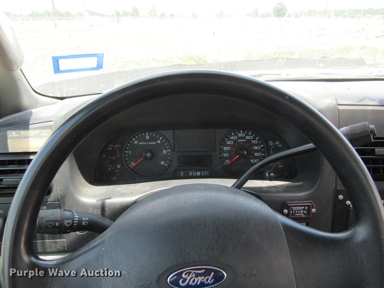 image for item DC7906 2006 Ford F450 XL Super Duty bucket truck