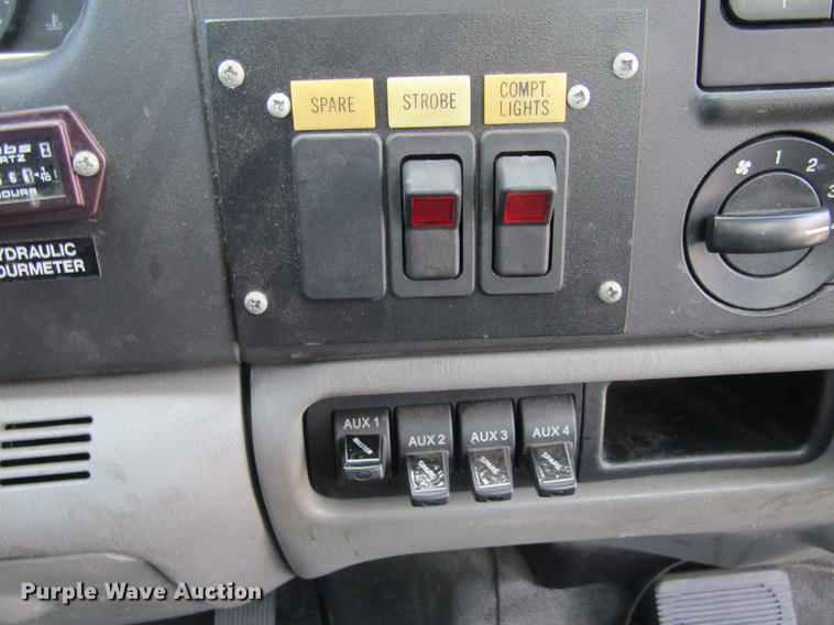 image for item DC7906 2006 Ford F450 XL Super Duty bucket truck