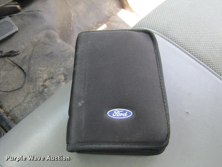 image for item DC7906 2006 Ford F450 XL Super Duty bucket truck