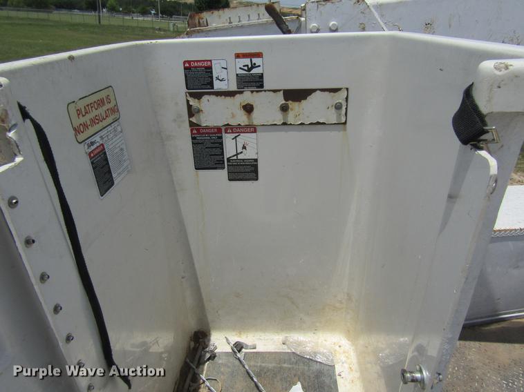 image for item DC7906 2006 Ford F450 XL Super Duty bucket truck