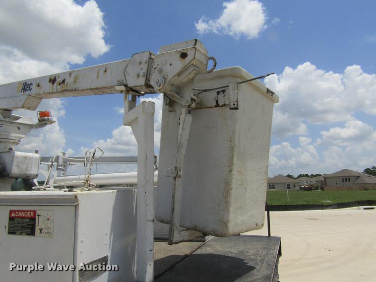 image for item DC7906 2006 Ford F450 XL Super Duty bucket truck