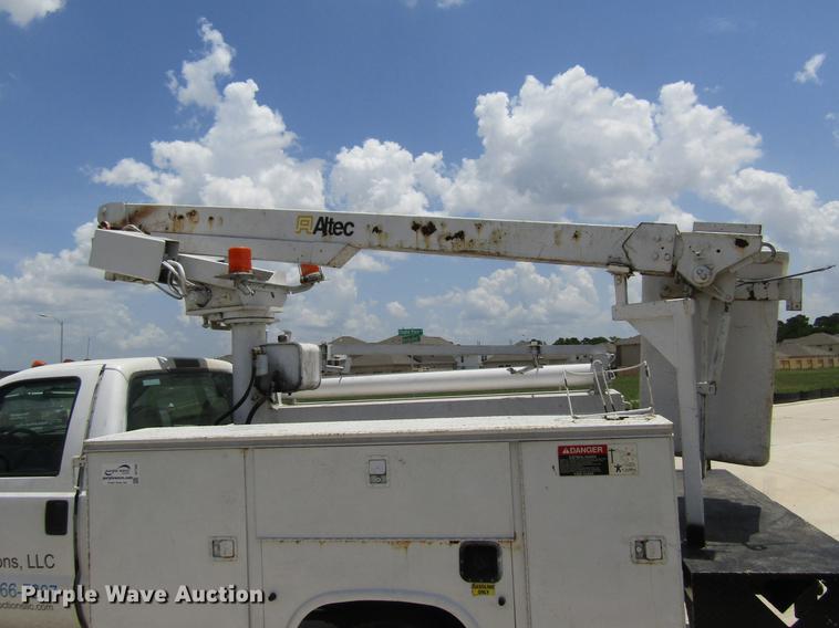 image for item DC7906 2006 Ford F450 XL Super Duty bucket truck