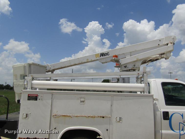 image for item DC7906 2006 Ford F450 XL Super Duty bucket truck