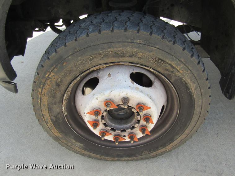 image for item DC7906 2006 Ford F450 XL Super Duty bucket truck