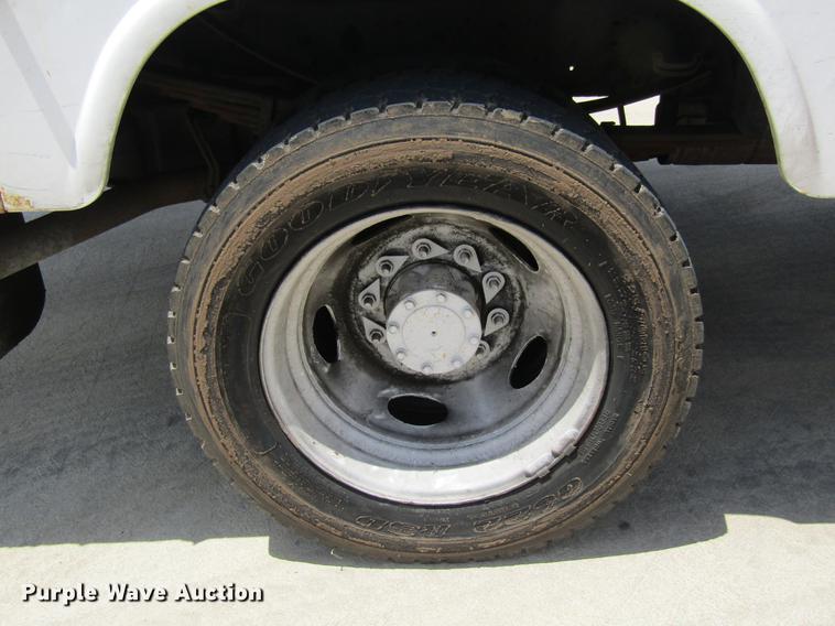 image for item DC7906 2006 Ford F450 XL Super Duty bucket truck