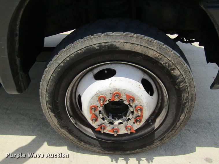 image for item DC7906 2006 Ford F450 XL Super Duty bucket truck