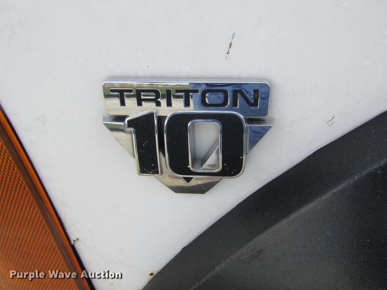 image for item DC7906 2006 Ford F450 XL Super Duty bucket truck