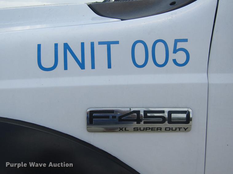 image for item DC7906 2006 Ford F450 XL Super Duty bucket truck