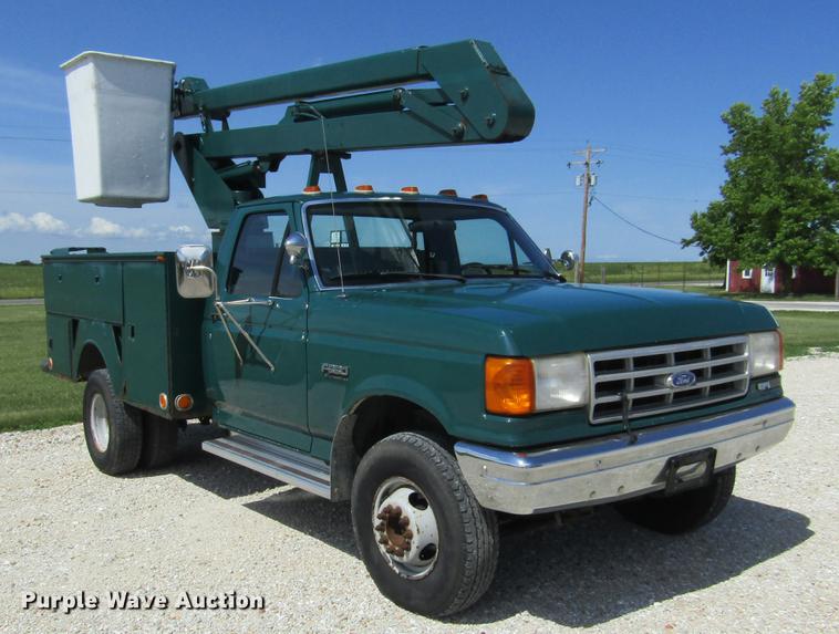 image for item DD2682 1989 Ford F450 Super Duty bucket truck