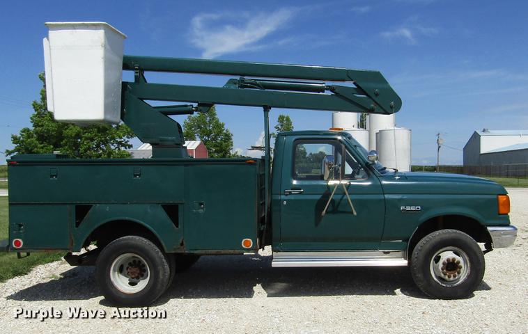 image for item DD2682 1989 Ford F450 Super Duty bucket truck