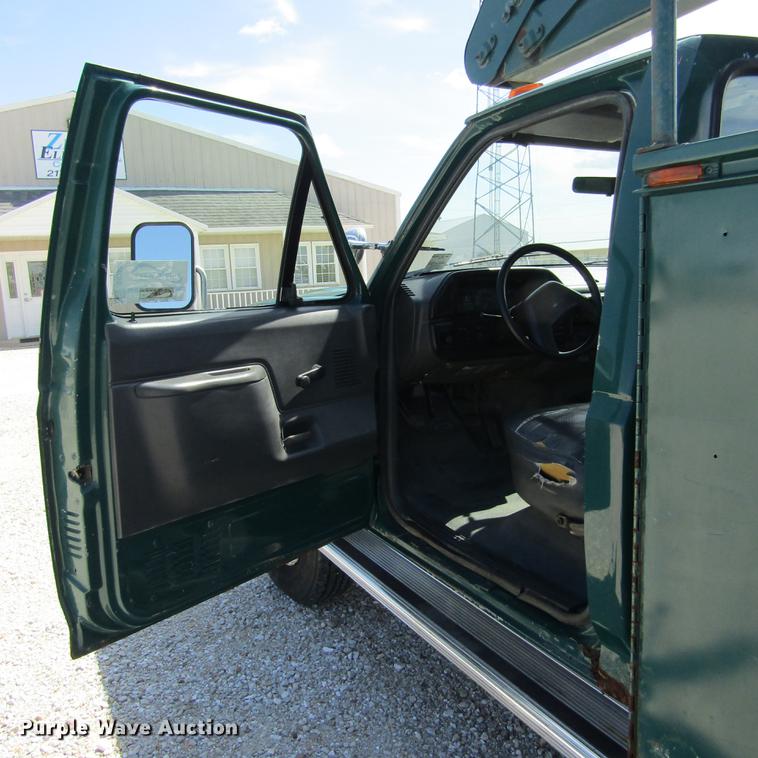 image for item DD2682 1989 Ford F450 Super Duty bucket truck