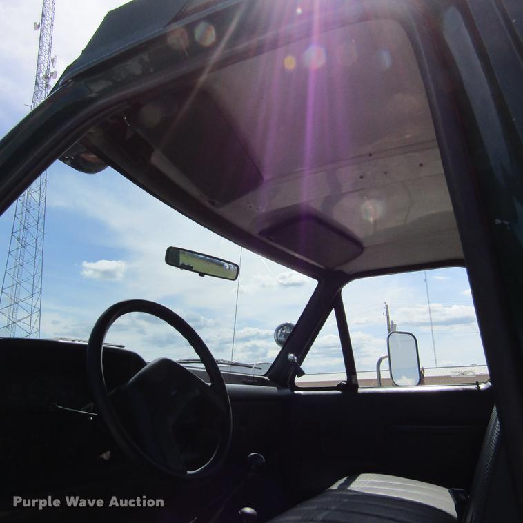image for item DD2682 1989 Ford F450 Super Duty bucket truck