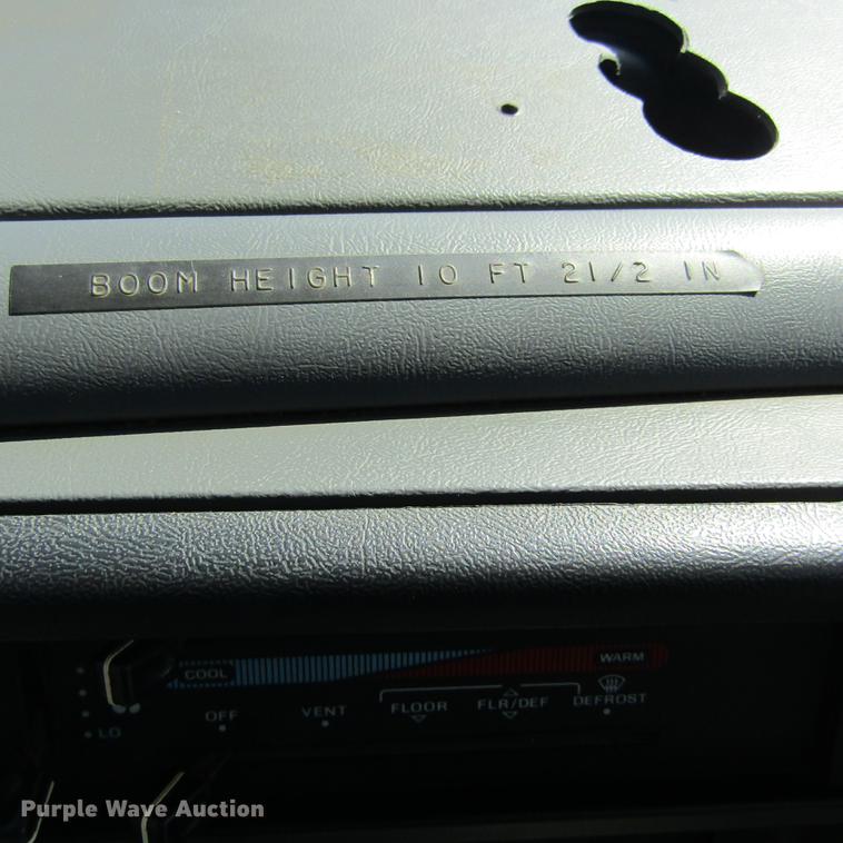 image for item DD2682 1989 Ford F450 Super Duty bucket truck