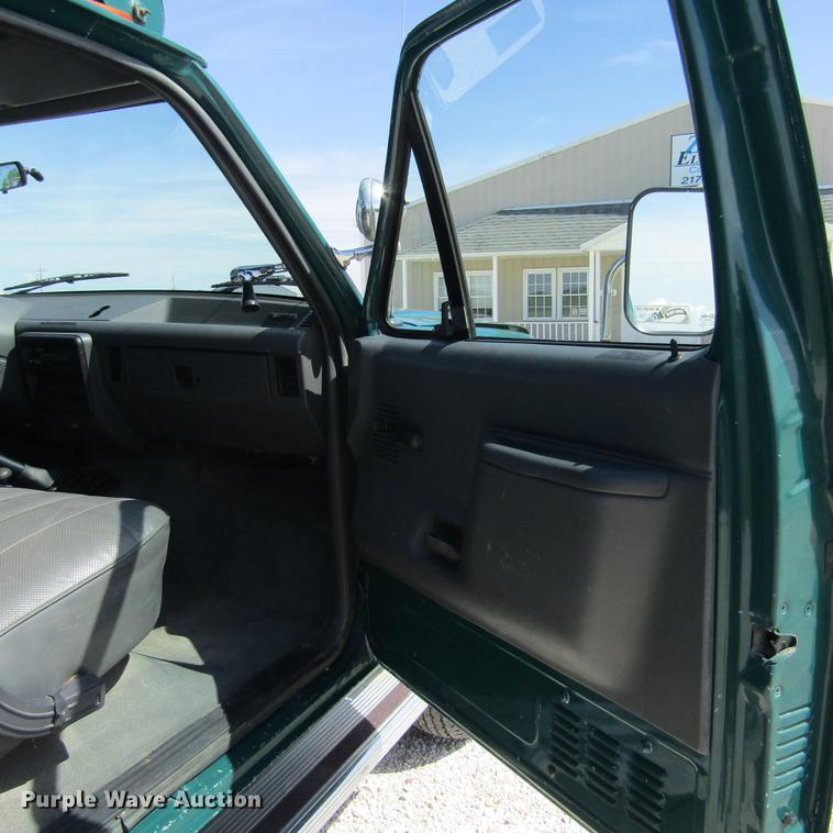 image for item DD2682 1989 Ford F450 Super Duty bucket truck