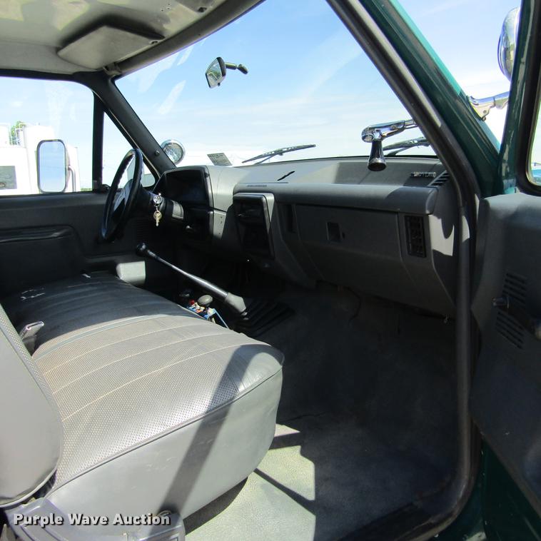 image for item DD2682 1989 Ford F450 Super Duty bucket truck