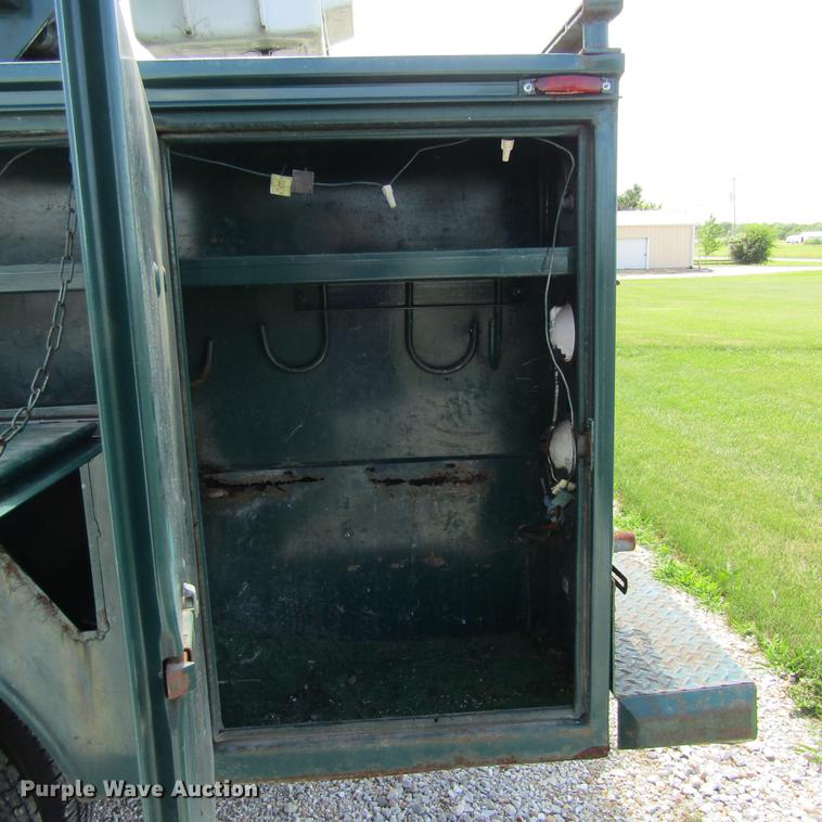 image for item DD2682 1989 Ford F450 Super Duty bucket truck