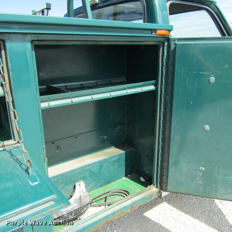 image for item DD2682 1989 Ford F450 Super Duty bucket truck