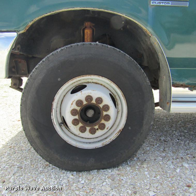 image for item DD2682 1989 Ford F450 Super Duty bucket truck