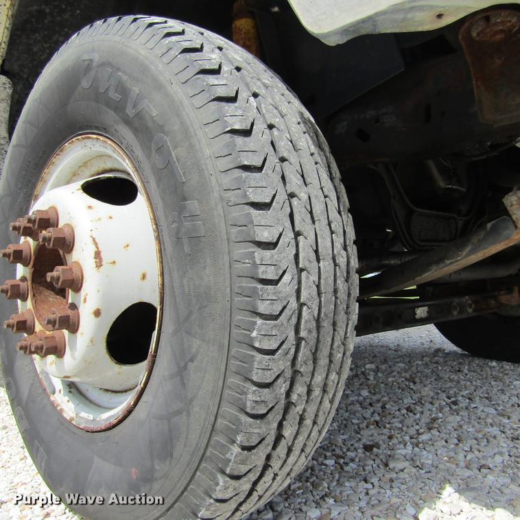 image for item DD2682 1989 Ford F450 Super Duty bucket truck