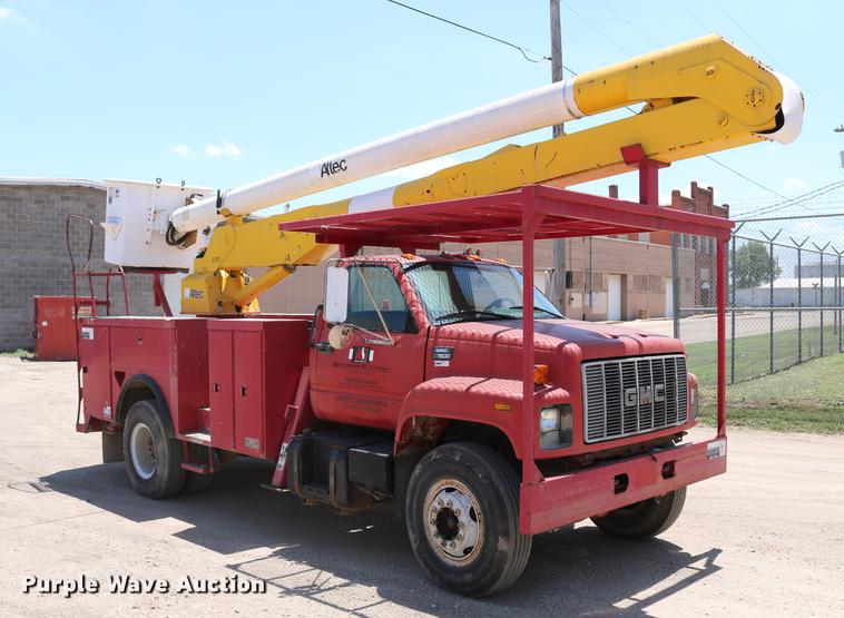 image for item DD4265 1997 GMC C7500 bucket truck